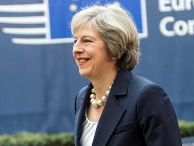  Τερέζα Μέι: Σχηματίζω κυβέρνηση  με του...