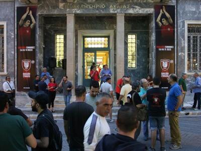 Κόσμος άρχισε να συγκεντρώνεται από νωρί...