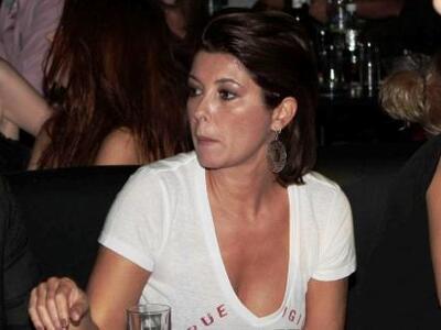 Η Σοφία Αλιμπέρτη στην Πάρο με τους έρωτ...