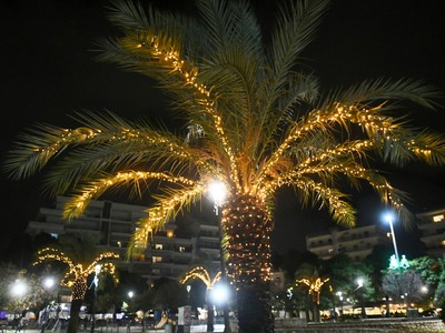 Πάτρα - φωτό: Δείτε πώς φτιάχνεται το χριστουγεννιάτικο χωριό