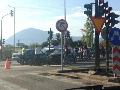 Πάτρα: Σφοδρή σύγκρουση δύο αυτοκινήτων ...