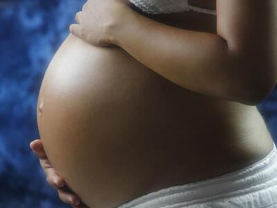 Το μωρό στη μήτρα κλωτσάει με δύναμη του...