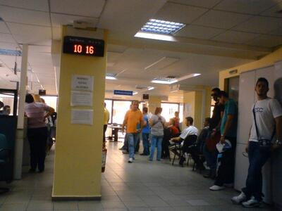 Δεν υπάρχει δουλειά ούτε για δείγμα - 10...