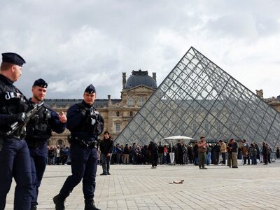 Κλοπή στο Λούβρο: Σφίγγα οι δύο συλληφθέ...