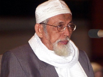 Ινδονήσια: Συνελήφθη ο κληρικός Αμπού Μπ...