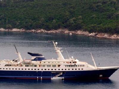 Στο... σφυρί το mega yacht της οικγένεια...