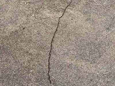 Πάτρα: Οι ... ρωγμές στα Ψηλαλώνια που έ...