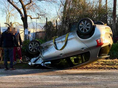 Αγρίνιο: Τούμπαρε Ι.Χ. αυτοκίνητο σε τρο...