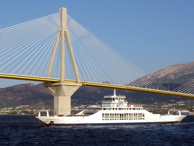 Βλάβη σε πλοίο κοντά στη Γέφυρα Ρίου - Αντιρρίου