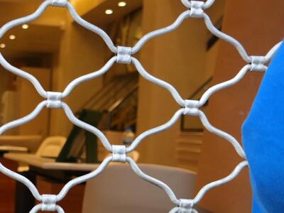 Ηλεία: Έκλεψαν φορτηγό και παραβίασαν κο...