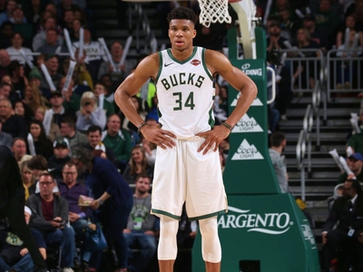 Εντυπωσιακός ο Αντετοκούνμπο- Έγραψαν ισ...