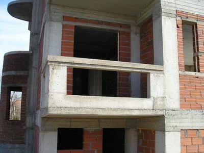 "Βουτιά" στην οικοδομική δραστ...