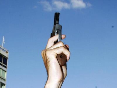 Καρτέρι σε επιχειρηματία έξω από το σπίτι του