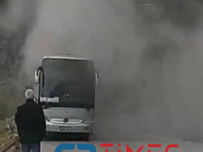 Μέτσοβο: Η στιγμή της φωτιάς στο λεωφορε...