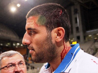 Απίστευτο! Άγριο ξύλο μεταξύ των παικτών...