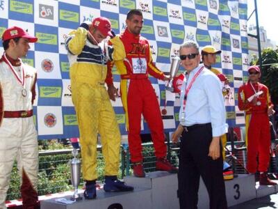 Βραβεία απένειμε και ο υποψήφιος δήμαρχο...