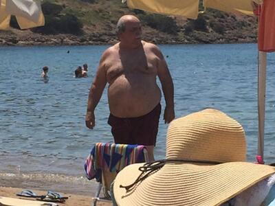 Ο Πρόεδρος της Βουλής πήγε να πιει...&qu...