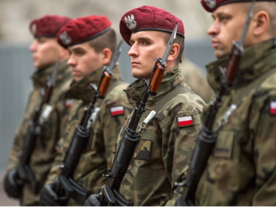 Πολωνία: Η Βαρσοβία στέλνει στρατό στα σ...