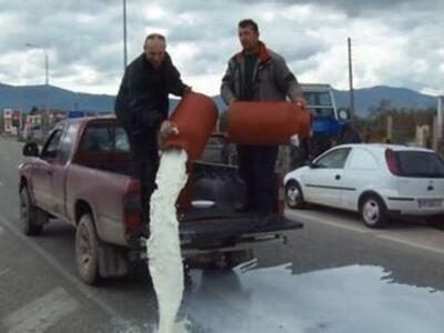 Αιτωλοακαρνανία: Κτηνοτρόφοι έκλεισαν το...