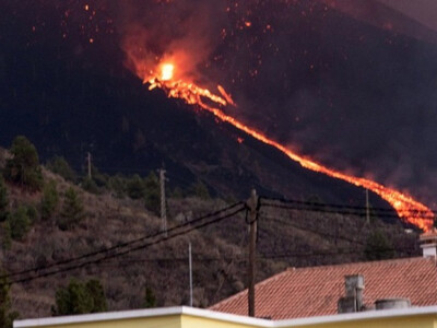 Ηφαίστειο: Οι κάτοικοι της Λα Πάλμα προσ...