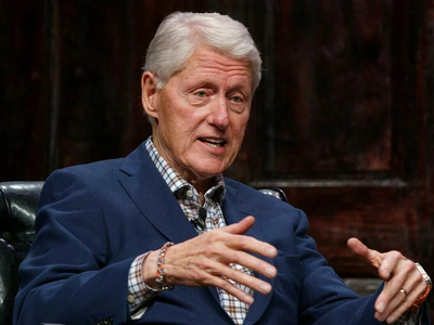 Μπιλ Κλίντον για Έπσταϊν: «Δεν είδα τίπο...