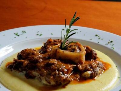 Οσομπούκο σιγομαγειρεμένο με κόκκινο κρα...