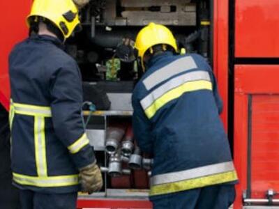 Ηλεία: Πετούσαν πέτρες στους πυροσβέστες...