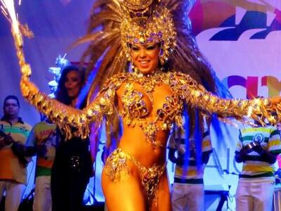 Αυτή είναι η εκρηκτική βασίλισσα του καρ...