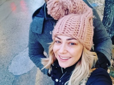 H ξανθιά Μελίνα Ασλανίδου φωτογραφίζεται...