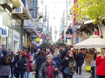 Με εκπτώσεις και προσφορές υποδέχονται τ...