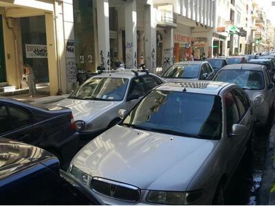 Στις εθνικές οδούς  τα μπλόκα των αγροτώ...