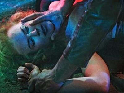 Η Nicole Kidman δέχεται επίθεση από βαμπ...