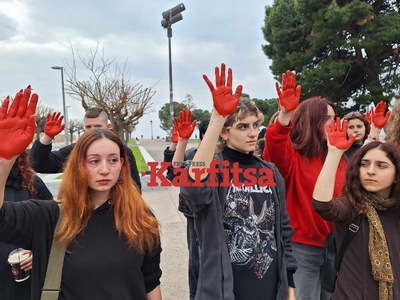 Θεσσαλονίκη: Φοιτητές έβαψαν κόκκινα τα ...