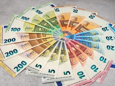 Κυκλοφόρησαν τα νέα χαρτονομίσματα των 1...