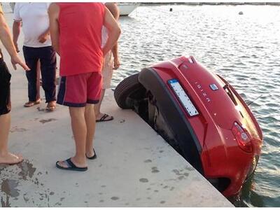 Λεχαινά: Αυτοκίνητο βούτηξε στο αλιευτικ...