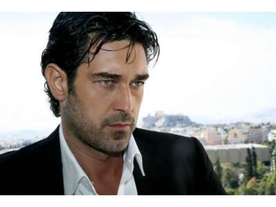 Ο Τούρκος που έχει ξετρελάνει τις Ελληνίδες