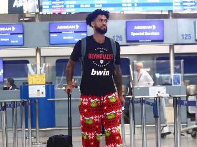 Ο Τάιλερ Ντόρσεϊ έφτασε στο αεροδρόμιο φ...