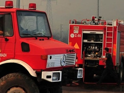 Απεγκλωβίστηκαν τα τρία άτομα από διαμέρ...