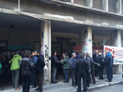 ΤΩΡΑ: Εκπρόσωποι σωμάτων ασφαλείας, έξω ...