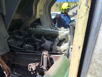 Αντίρριο: Φορτηγό που μετέφερε φιάλες υγ...