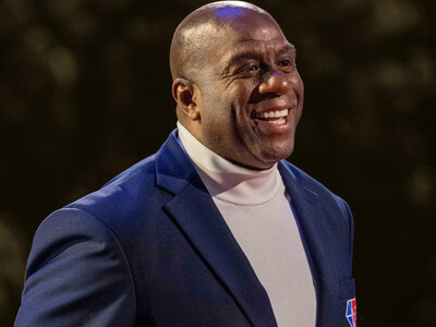 Magic Johnson: Μοιράζεται τη χαρά του να...