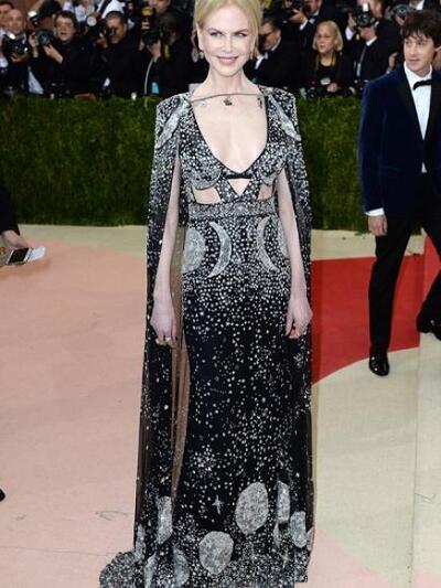 Με παραμυθένιο Alexander Mc Queen η Νικόλ Κίντμαν