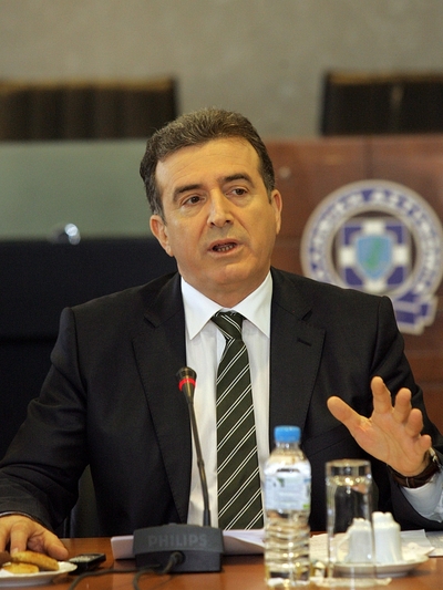 Τέλος στην ένστολη αυθαιρεσία βάζει ο Χρυσοχοϊδης