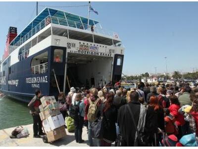 Κορυφώνεται η κίνηση στα λιμάνια