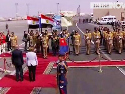 Η μπάντα του αιγυπτιακού στρατού εκτελεί...