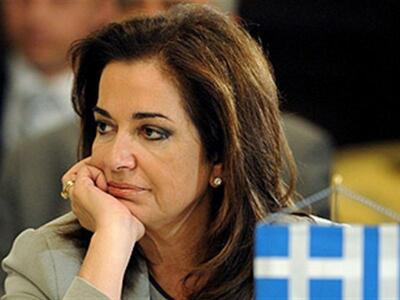 Επίθεση Ντόρας σε Παπανδρέου και Σαμαρά