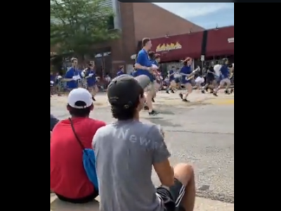 Πυροβολισμοί σε παρέλαση για την 4η Ιουλ...