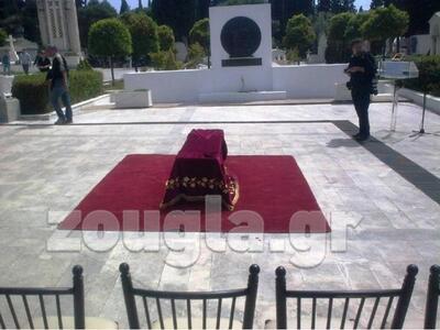 Kηδεύεται αυτή την ώρα ο 77χρονος συνταξ...