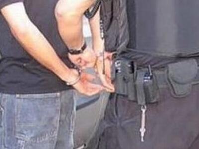 Πάτρα: Ανήλικος... αγκάλιαζε ηλικιωμένου...