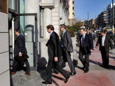 Γιούχαραν την τρόικα στο κέντρο της Αθήνας